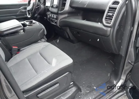 2021 Ram 1500 Big Horn 4X4 6'4 Box z USA, uszkodzony, nr VIN 1C6SRFBT0MN826498